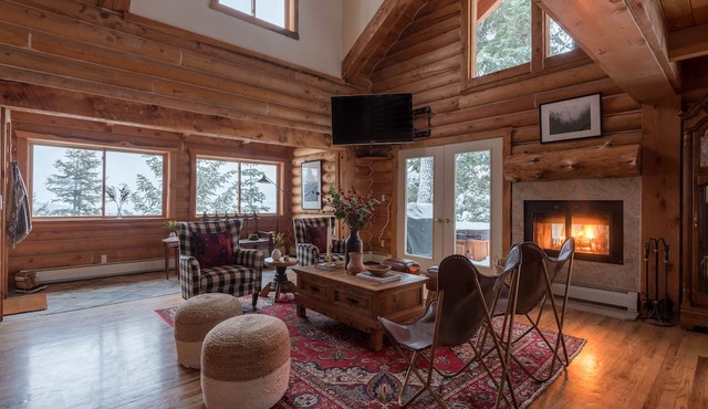 Pine by Avantstay Magnificent Private Log Cabin w/ Veranda Mtn Views & Hot Tub