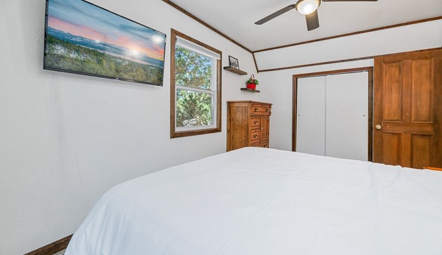 Little Bear Cottage - Cozy, Quaint Cabin With A Great Fireplace And So Many Fun Board Games! 2 Bedroom Cottage