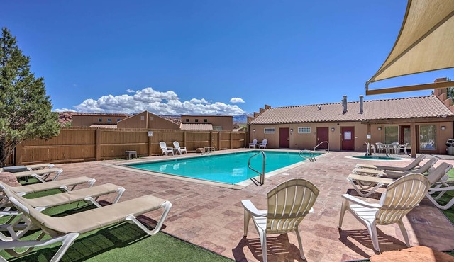 Moab Townhome w/Pool Access + Stunning Mtn Views!