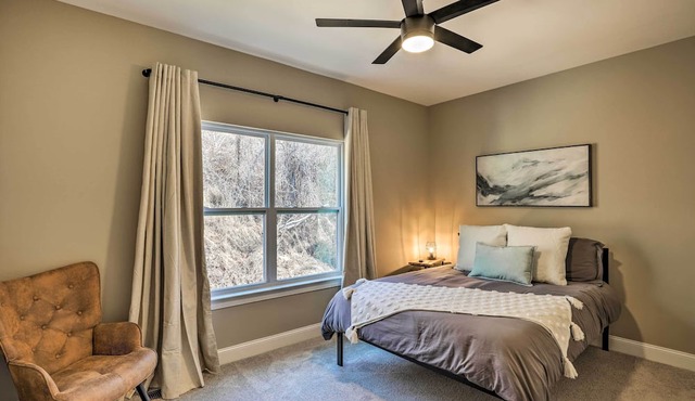 Charming Retreat w/Mtn Views: Walkable Location!