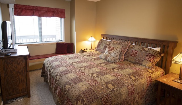 1br Ski-in, Ski-out With King Bed- Okemo Mtn Lodge 1 Bedroom Condo by RedAwning