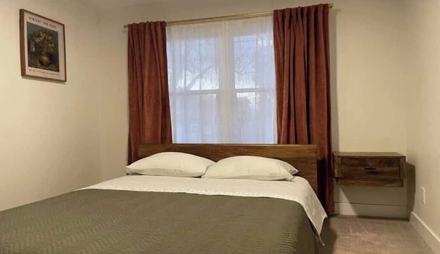 Charming 4 Bedroom House In The Heart of Sandy!