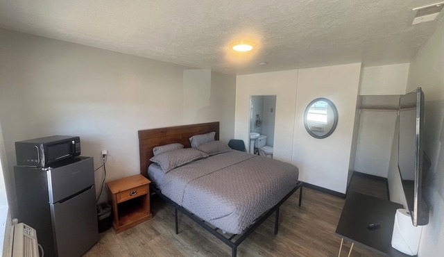 Mac's Motel