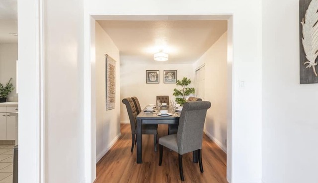 Charming Spacious Home - Modern Comforts, Prime Location