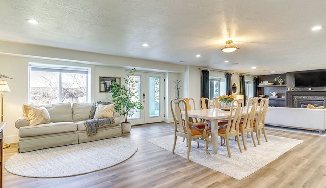 Private Pool & Hot Tub: Luxe Unit Near UTA Train!
