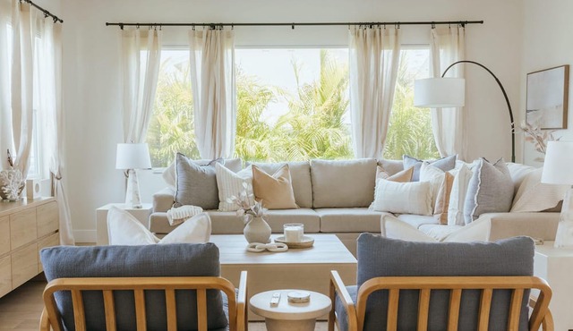 Mediterranean Modern Steps to Beach Dining w Spa