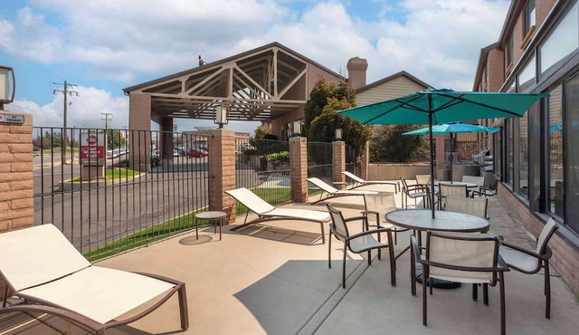 Best Western Plus Cottontree Inn