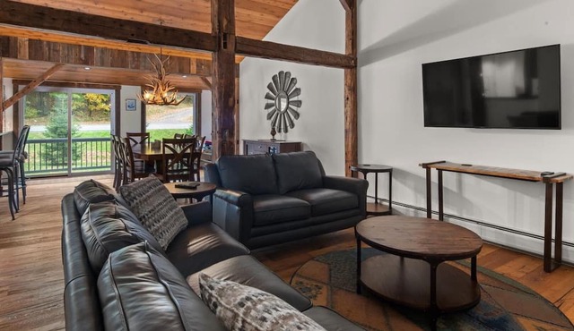 Mad House Rentals 10 Bedroom Lodge by RedAwning