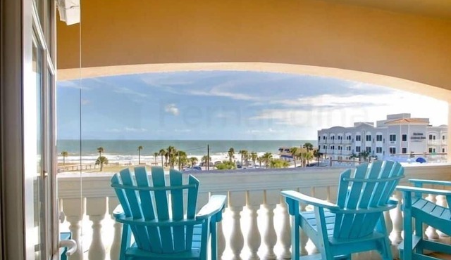 Deluxe Condo at the heart of Main Beach by RedAwning