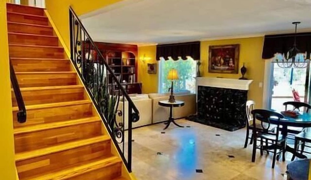 Charming 4-bedroom home w/hot tub & canyon views