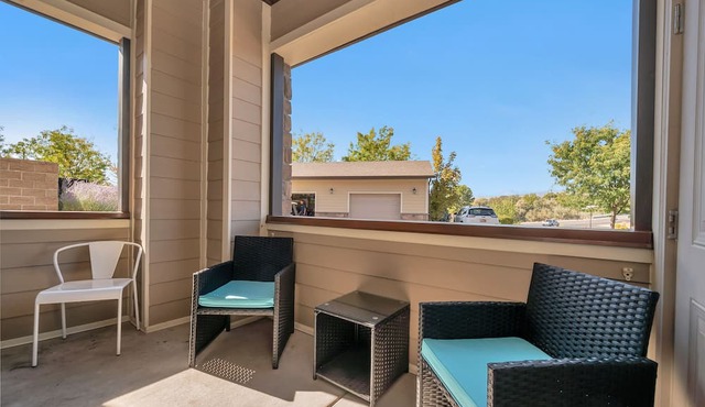 Quiet 2BR/2BA Getaway Near Trails, Parks & Summer Adventures–Spacious 1,300 SqFt