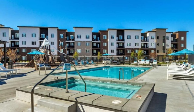 2BR Apartment with Pool and Fitness Center Hill AFB and Local Dining