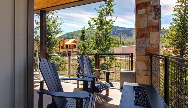 Interior Design, Luxury Community Amenities, Free Shuttle + Pet-Friendly!