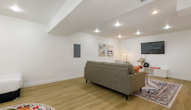 Sammamish Modern Family & Pet Friendly Home