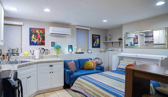 Perfectly Darling Downstairs Studio with Amenities