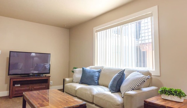 Updated 2-bedroom condo with pool