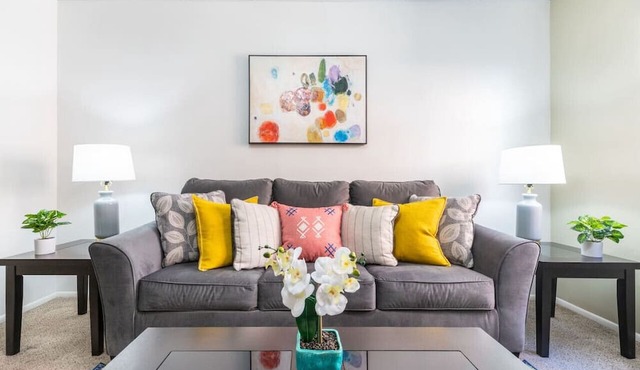 Historic Avenues Apt Downtown-25% Off Ski Rentals