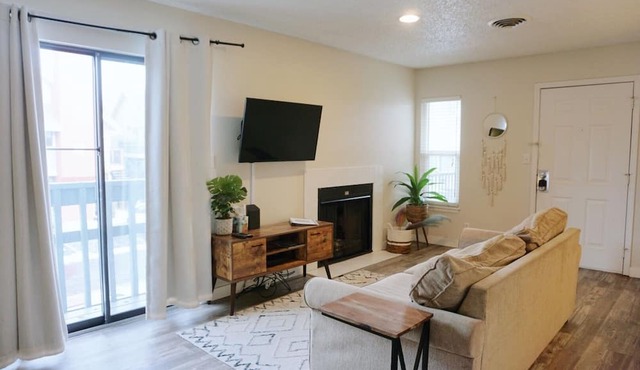 Down Town , Studio Apt., King Bed, Self Check-In