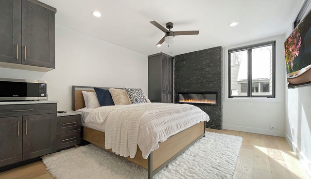 Luxury Abode w/Mountain & Golf Course Views Sleeps 11 Steps to Free Shuttle Perfect for Longer Stays