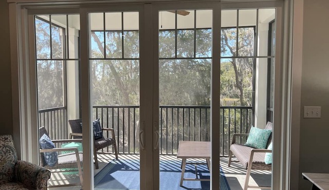 20% weekly discount! 3 BR Condo. End Unit. Walk to Marina & Zachrys!