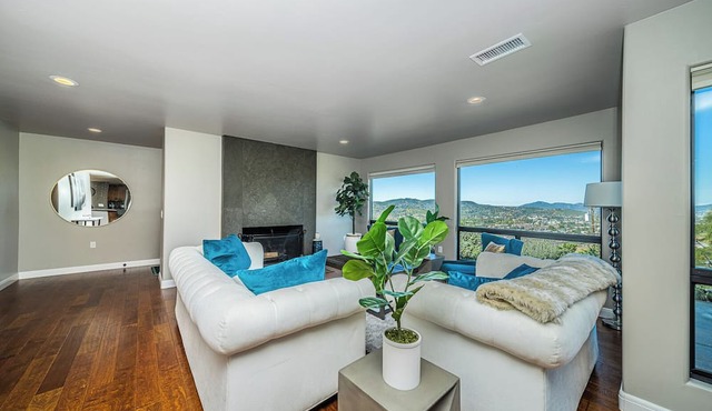 Lakeside Hilltop Retreat