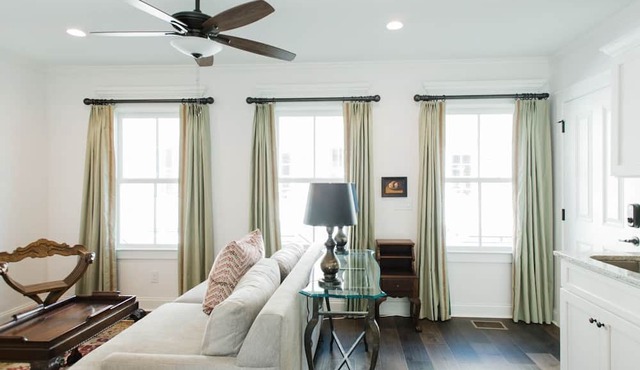 Bright and Newly Built Carriage House in Historic District by Lucky Savannah