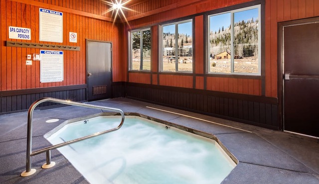 Updated Corner Unit Condo. Next to Giant Steps Ski Lift.