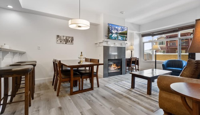 Sundial condo in the heart of Canyons Village, private patio, outdoor pool, walk to hiking & biking