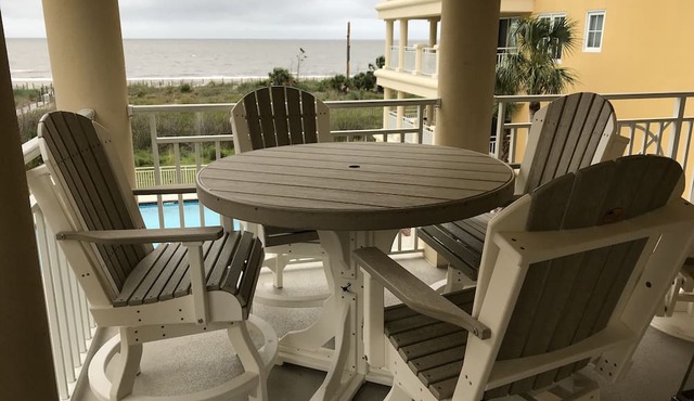 Amazing views of Ocean! Pool & Land Trans Included