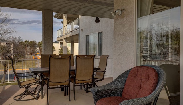 Las Palmas Resort | Poolside Condo | Strong Wifi | Bunkbeds | #1709