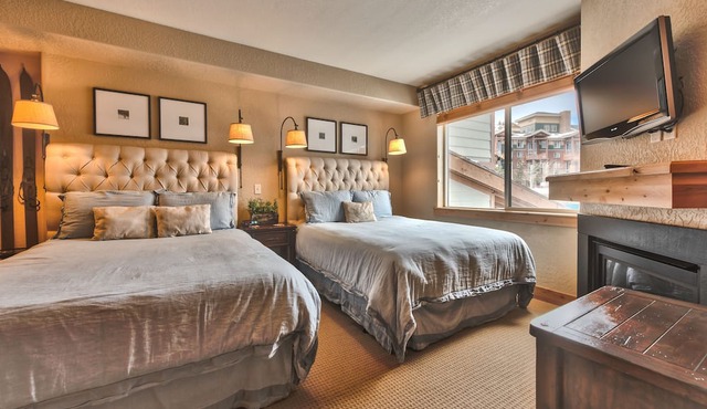 Great Location & Luxury Amenities with Year-Round Recreation Access! Park City Silverado Lodge