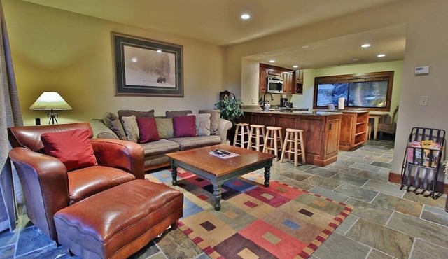 Luxury Condo, Private Hot Tub & Year-Round Recreation at Park City Racquet club Village