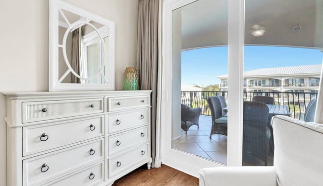 Adagio G402 - Top floor with amazing pool views and summer availability!