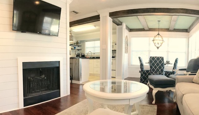 Best Location 1 bed 1 bath gated upscale condo with pool Sleeps 3 Fast free wifi