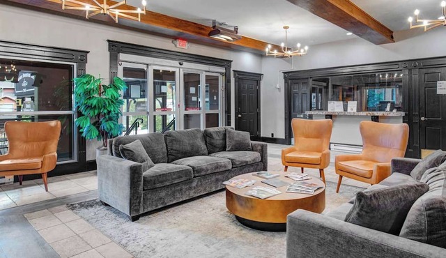Treasure Mountain Inn - Junior Suite #33 - Cleaning fees included!