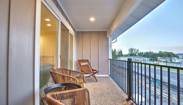 Lakeview #33 - Pool, Hot Tub, and Lake Access!