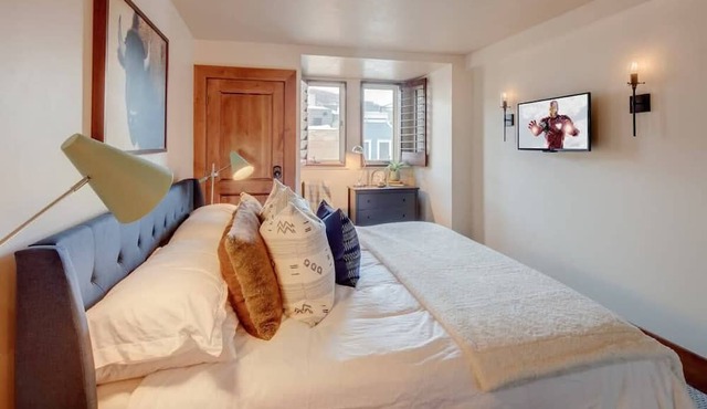 The Sundancer - 4BR Mountain Modern on Main St.