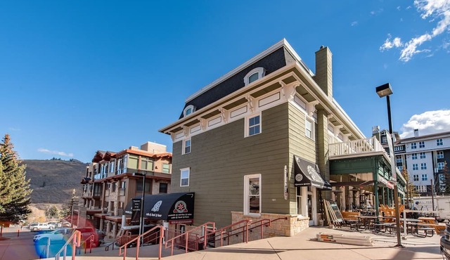 Ski-In Ski-Out 1BR at PCMR Base, Pool, Hot Tub, Sleeps 4