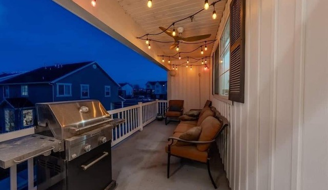 Luxury Townhome | Pet-Friendly | Game Room | Waffl