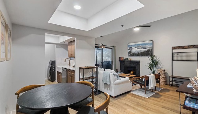 Powderwood | Mountain-View Top-Floor Condo, Vaulted Ceilings