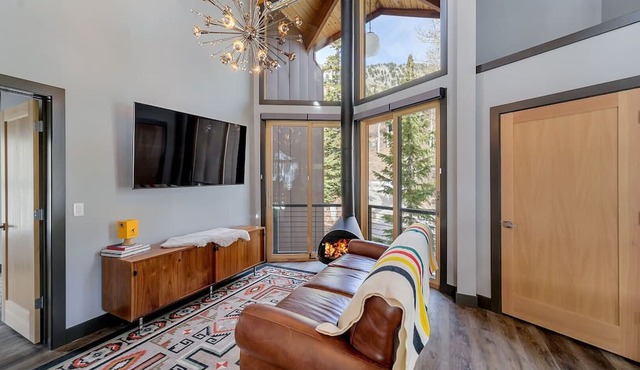Experience the Epitome of Luxury in this Gorgeous Unit with Hot Tub