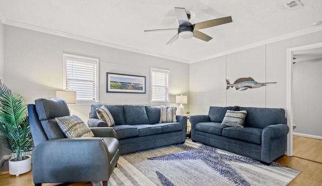 The Saltwater Cottage-Golf Cart & Linens Included in Ocean Lakes