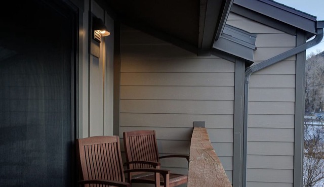 Canyons View 7: Beautiful 2 Bedroom 2 bath vacation rental condo. Walk to the Cabriolet Lift