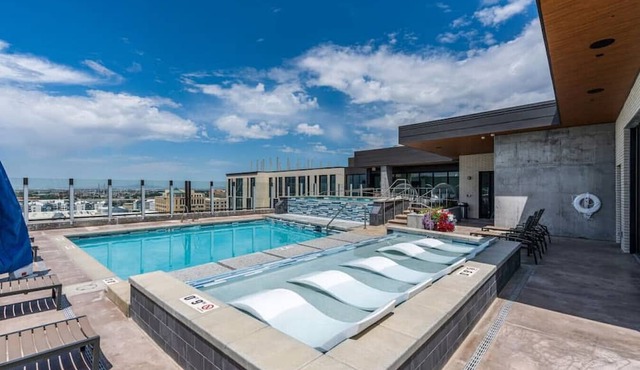 Downtown beauty-PoolHotTubGym-near SaltPalace-View