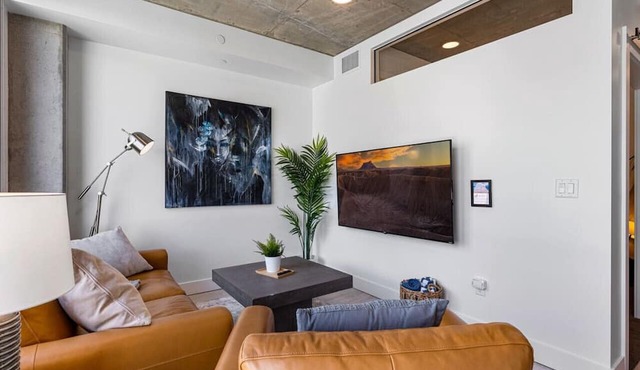 8th fl. Amazing views! Lux design! Pool/gym/Pkg!