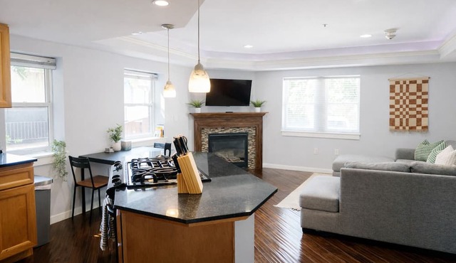 Stylish 1-Bedroom Stay Near Downtown SLC
