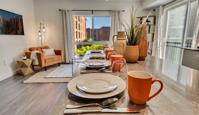 Urban Retreat – Prime Location, Resort Amenities, Free Parking!