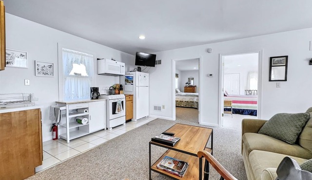 Riverside 2BR w/Kayak & Trails Nearby