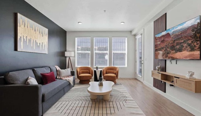 Stylish 2BR w/Gym, Walk to Temple Square