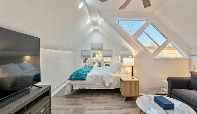 Beehive Bungalow | Central Location